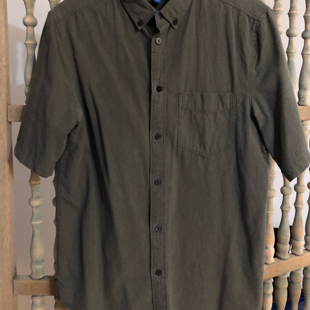 Men’s Casual Button-Up